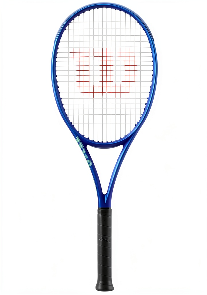 Wilson Ultra 100 V5 Racchetta Tennis Blu Professionisti in uso su un campo da tennis in cemento